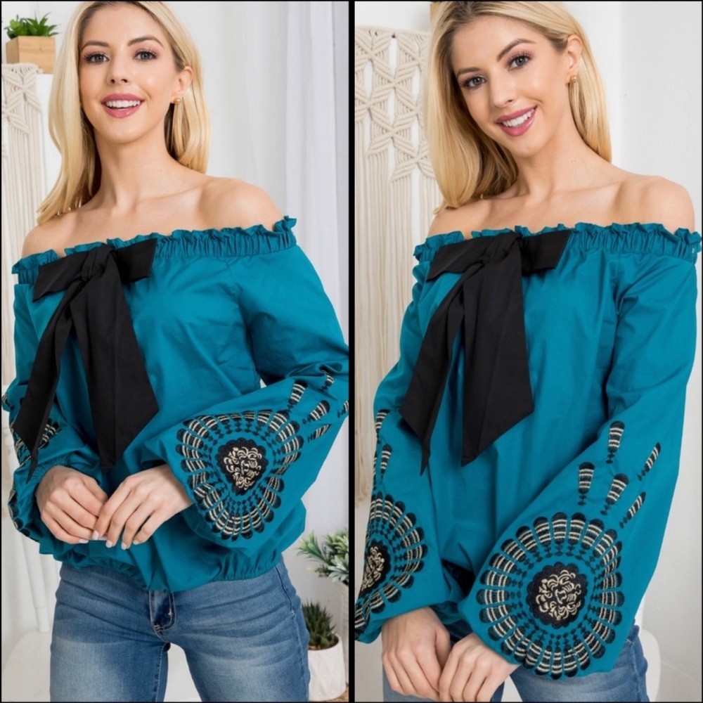 ❤️Embroidered Sleeve Off the Shoulder Top